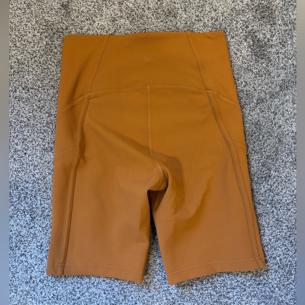 Lululemon Ribbed High-Rise Yoga Short 8"